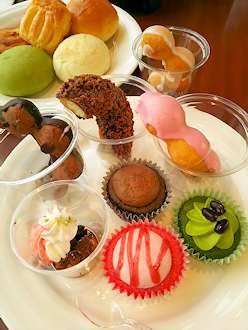 朝食のブッフェ